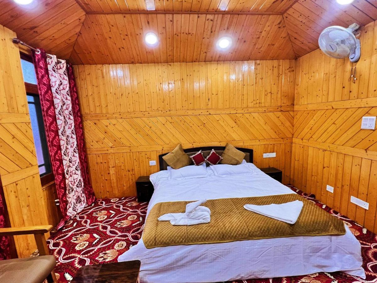 Roseline Inn Srīnagar Buitenkant foto