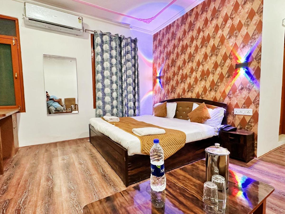 Roseline Inn Srīnagar Buitenkant foto