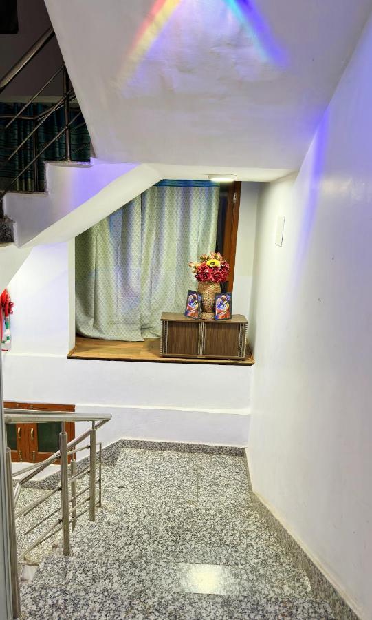 Roseline Inn Srīnagar Buitenkant foto