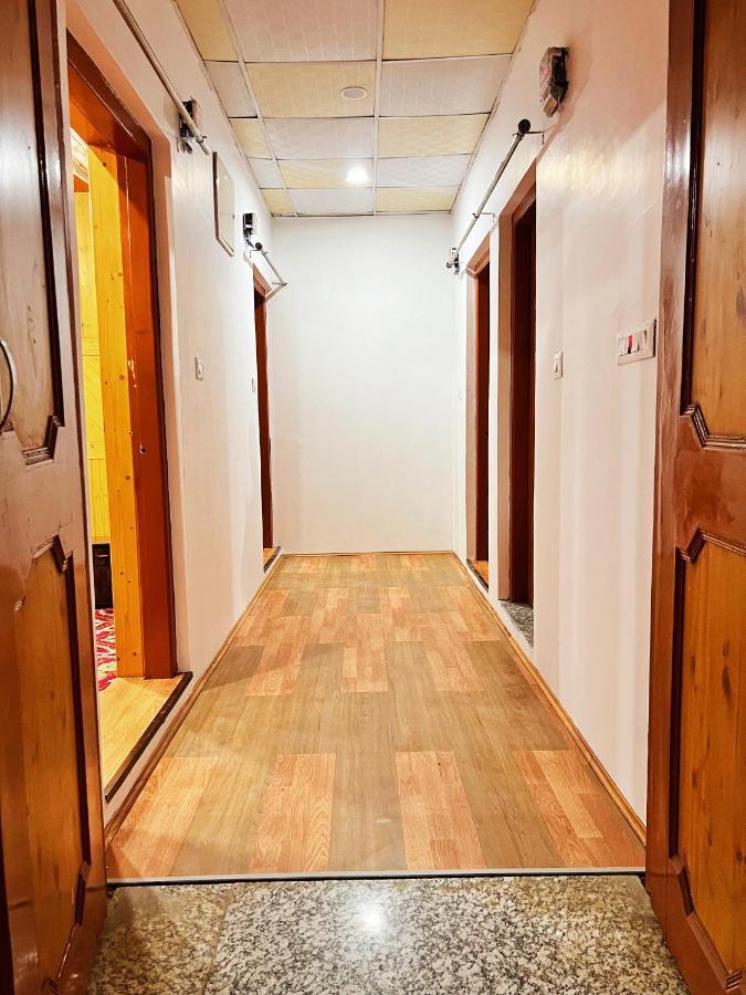 Roseline Inn Srīnagar Buitenkant foto