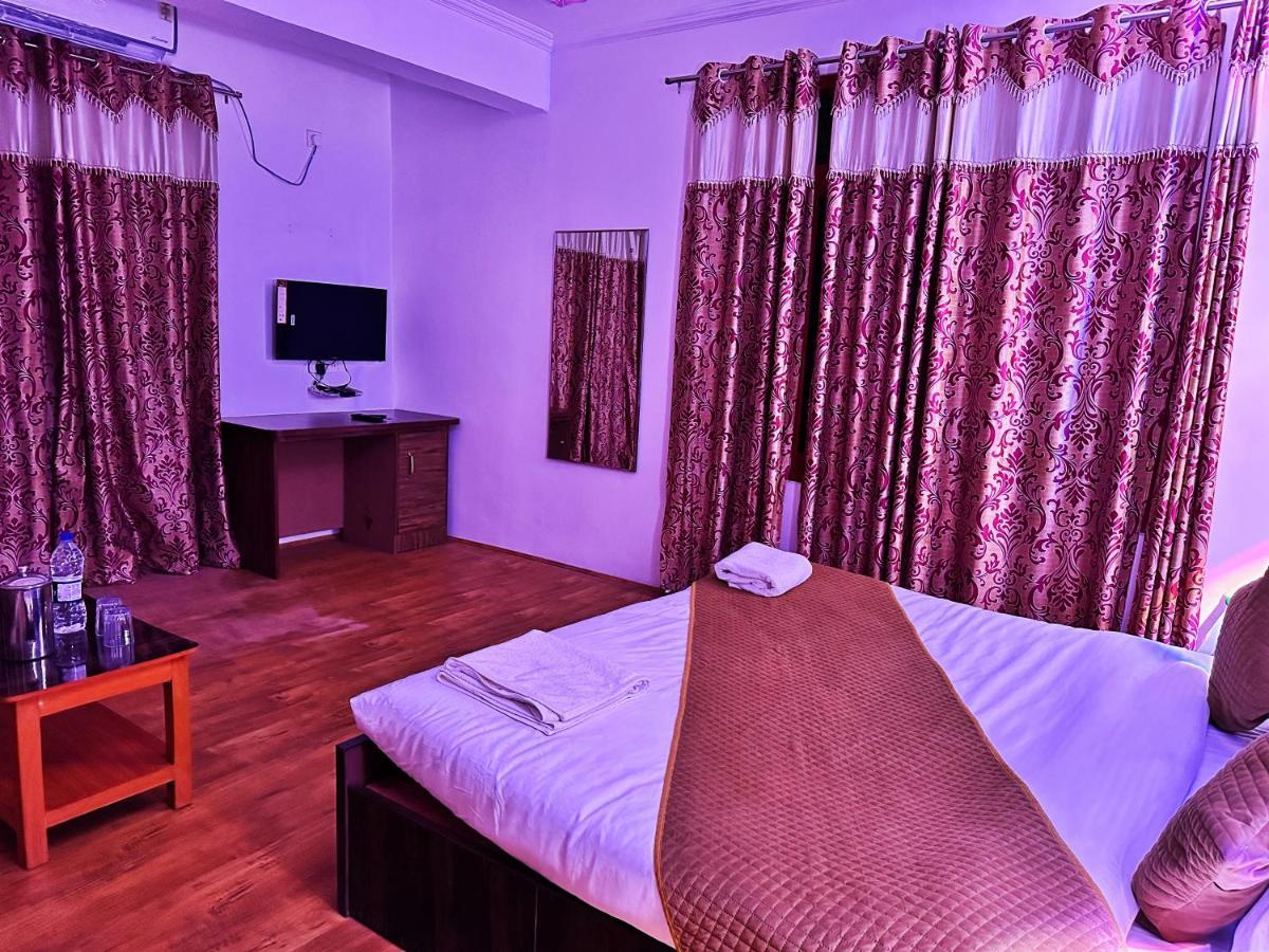 Roseline Inn Srīnagar Buitenkant foto