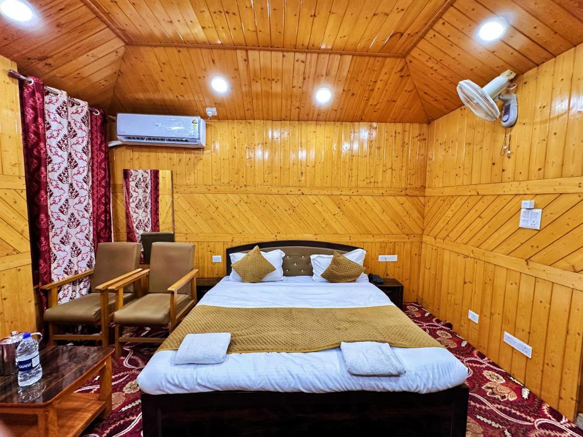 Roseline Inn Srīnagar Buitenkant foto