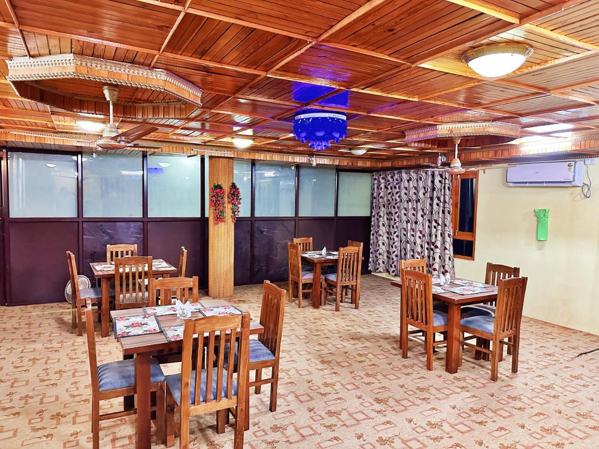 Roseline Inn Srīnagar Buitenkant foto