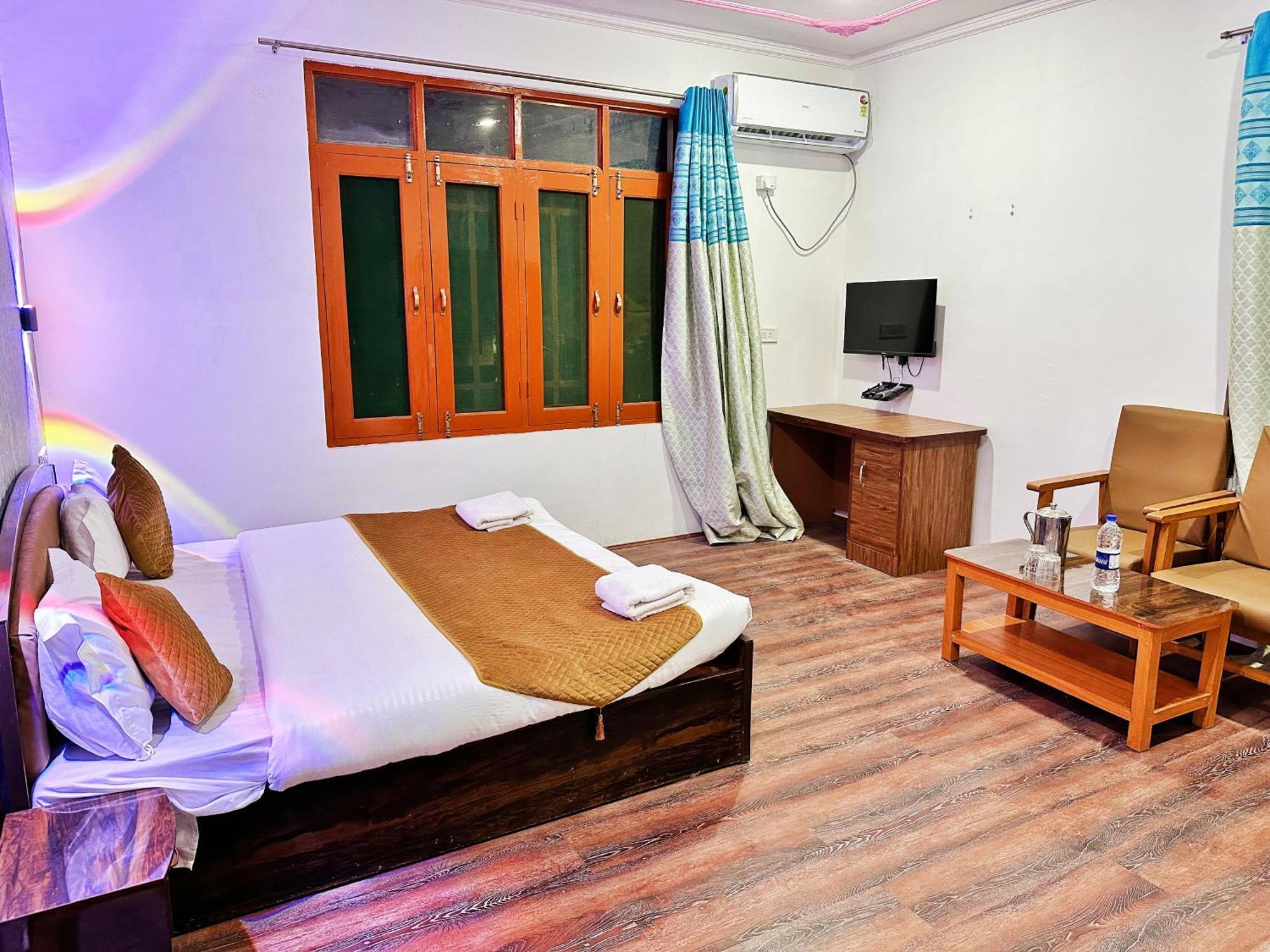 Roseline Inn Srīnagar Buitenkant foto