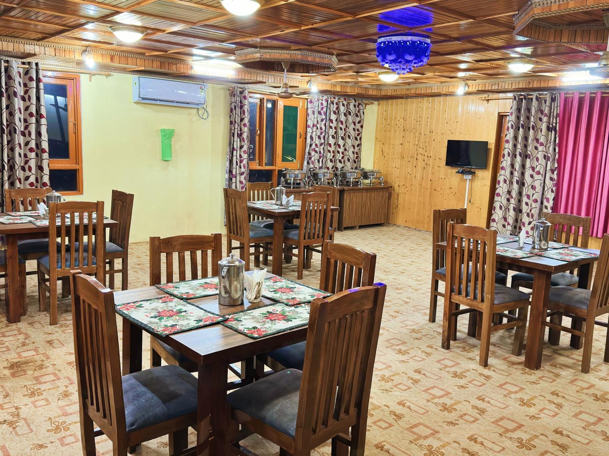 Roseline Inn Srīnagar Buitenkant foto