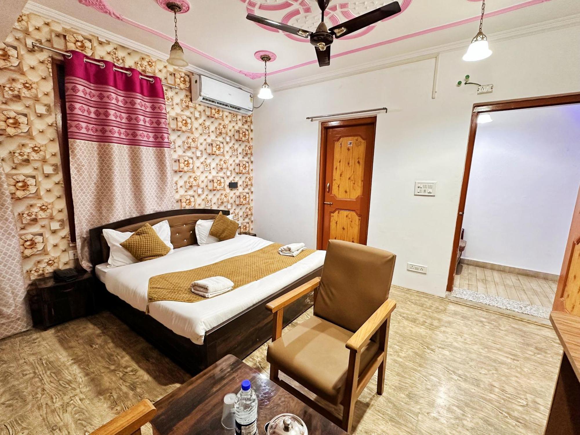 Roseline Inn Srīnagar Buitenkant foto