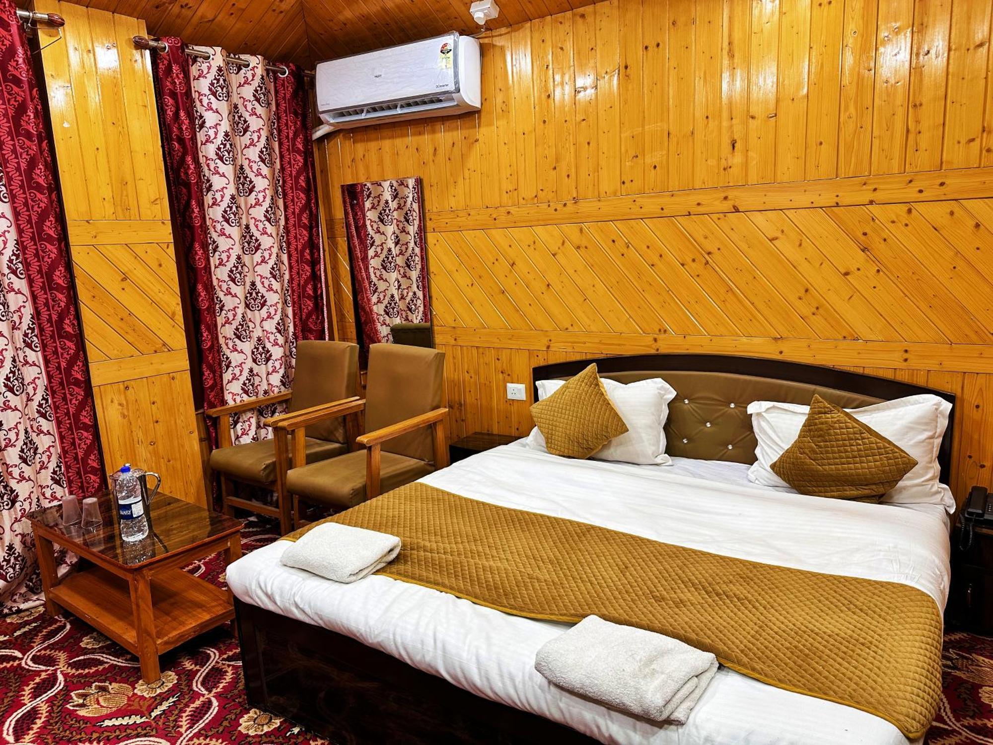 Roseline Inn Srīnagar Buitenkant foto