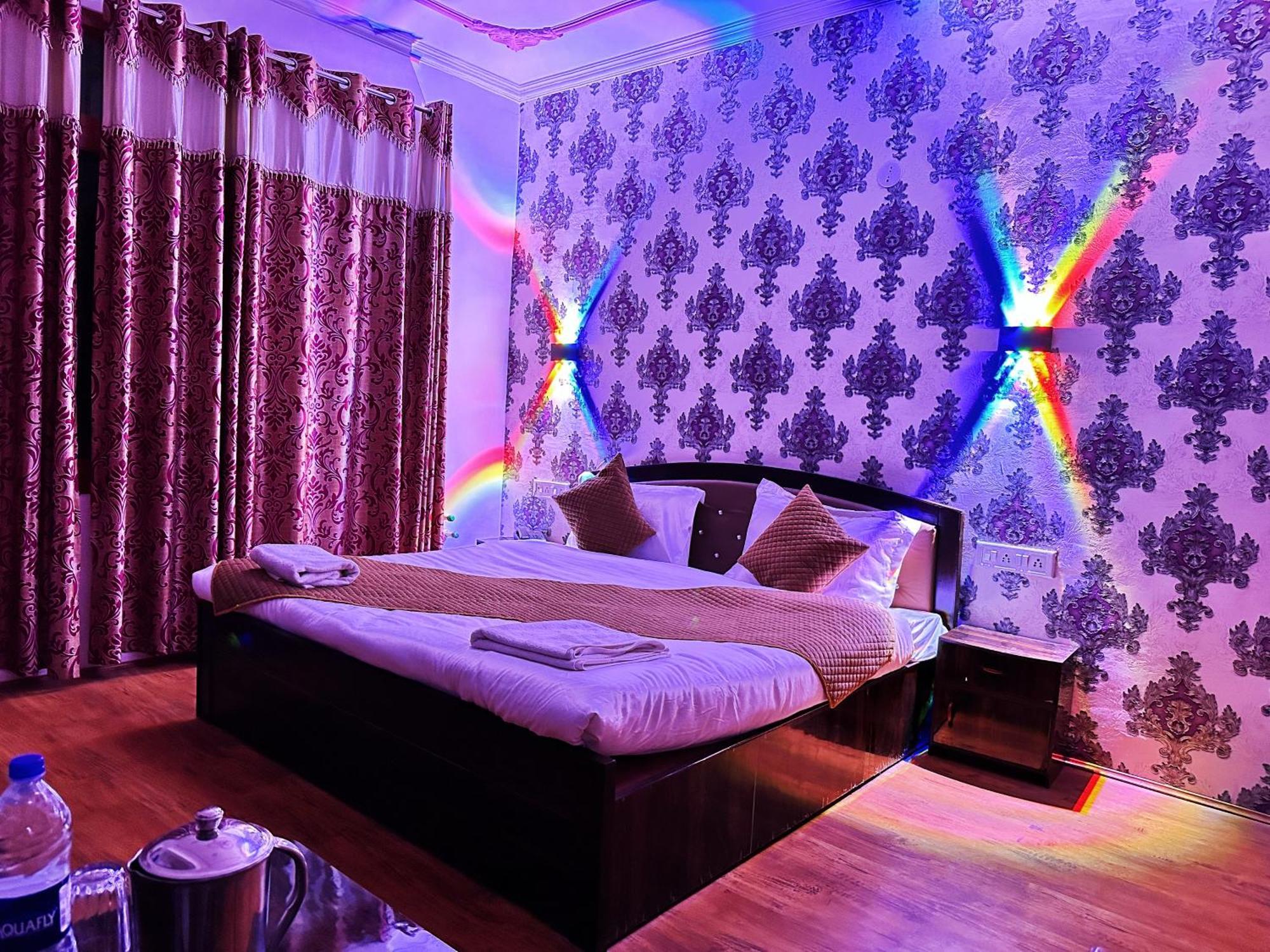 Roseline Inn Srīnagar Buitenkant foto